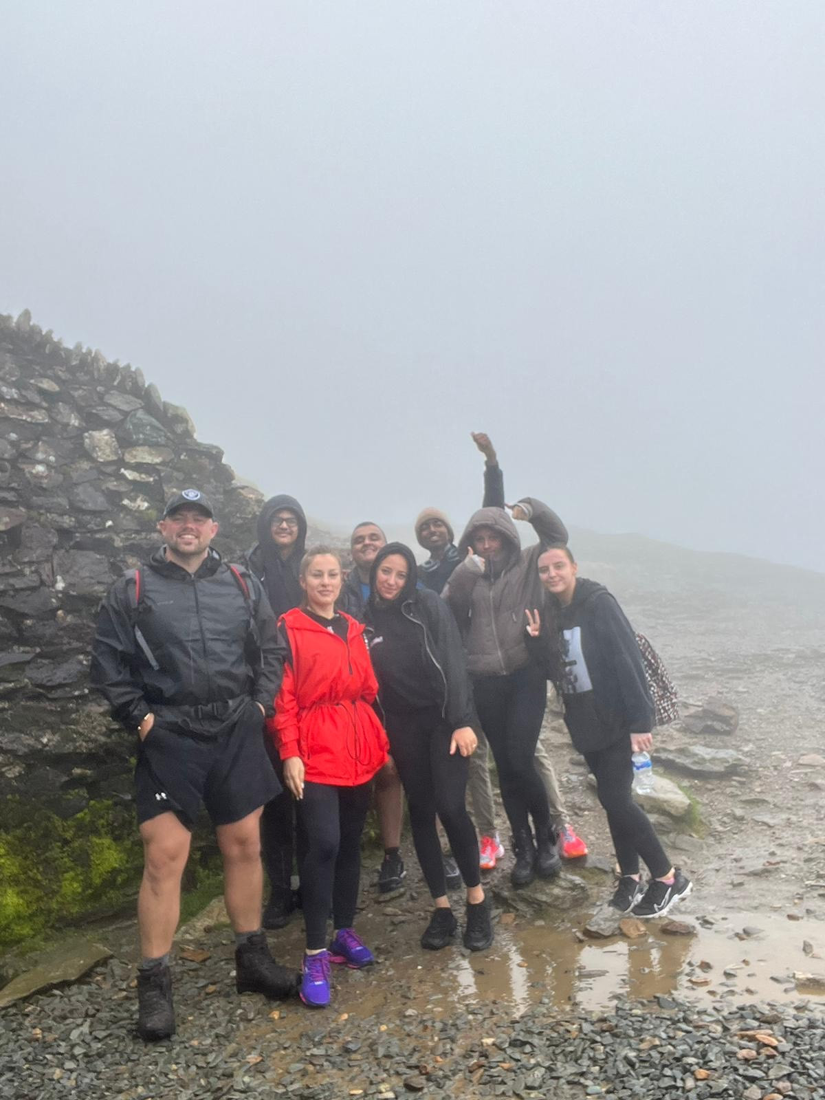 PINKEEZ climb Snowdon